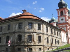 pohled zepředu zprava