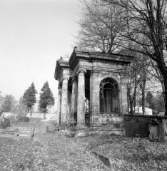 starší foto hrobky