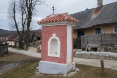 pohled zezadu zprava