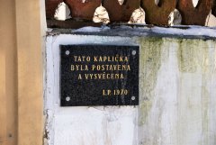 tabulka s datem postavení nové kaple