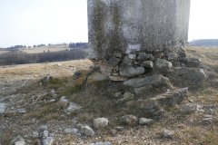 odkopané zdivo ve spodní části kapličky
