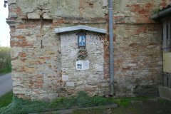 otisk kaple na fasádě kláštera