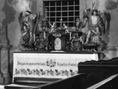 oltář před kaplí