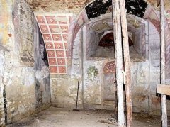 přístavek v kostele s vybouranou kaplí