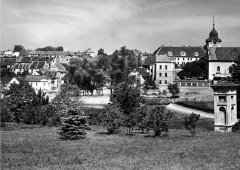 starší foto božích muk (vpravo)