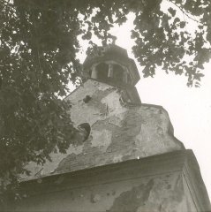 starší foto kaple - detail štítu