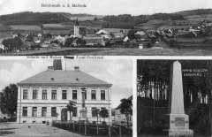 kaple křížové cesty na dobové pohlednici (na horním snímku, před štítem domu vpravo)