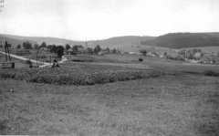 historické foto kaple (vlevo)