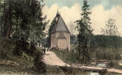 kostel na dobové pohlednici