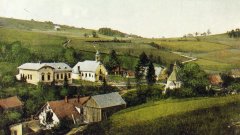 kostel na dobové pohlednici (vpravo)