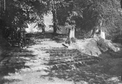 historické foto kaple (vpravo od schodiště)