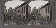 stereoskopická pohlednice části města se synagogou