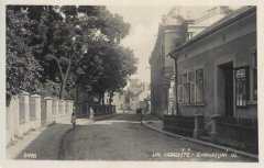 starší pohlednice se synagogou (vpravo)