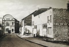 starší fotografie synagogy (v pozadí)