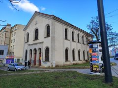 pohled zepředu zprava