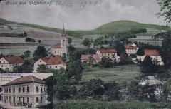 dobová pohlednice vsi s kostelem