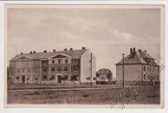 historické foto kaple (v pozadí, mezi domy)