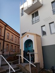 pohled zepředu zprava