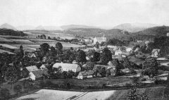 celkový pohled na ves s kostelem a farou