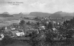 dobová pohlednice vsi s kostelem a farou