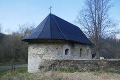 pohled zezadu zleva