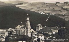 starší pohlednice s kostelem