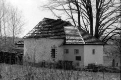 pohled zezadu zleva