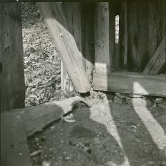 starší foto zvoničky - detail poškození