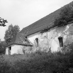 chátrající kostel