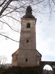 průčelí kostela