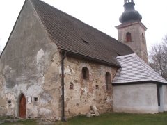 pohled zezadu zleva - přístavek s novou omítkou