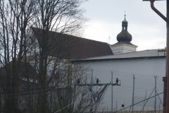 pohled zezadu zleva