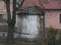 pohled zezadu zleva