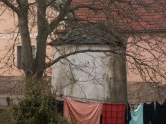pohled zezadu zleva