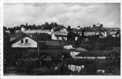 celkový pohled na město s křížovou cestou na horizontu (kaplička vpravo)