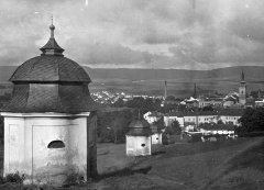 pohled z Křížového vrchu na kaple