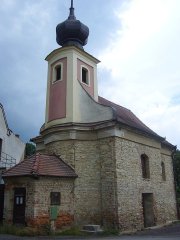 kaple ještě s předsíní