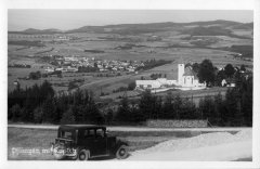 kostel na dobové pohlednici