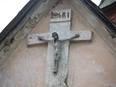 štít kaple před opravou