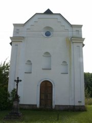 průčelí kaple