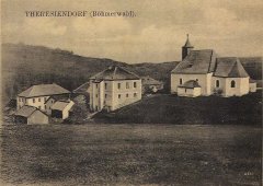 dobová pohlednice s kostelem