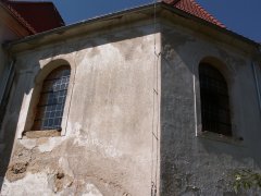 pohled na presbytář zprava