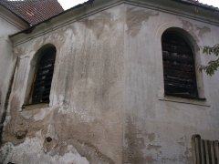 pohled na presbytář zprava
