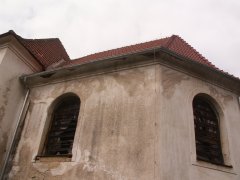 pohled na presbytář zprava