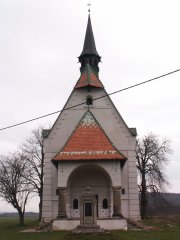 průčelí kaple