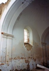 zřícení části kostela - interiér