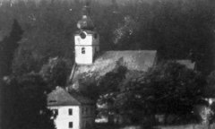 kostel snímaný teleobjektivem z rakouského Stadlbergu