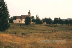 kostel a jeho okolí