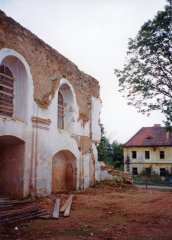 zřícení části kostela