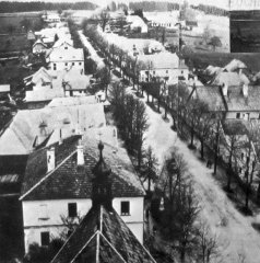 celkový pohled na ves ze střechy kostela